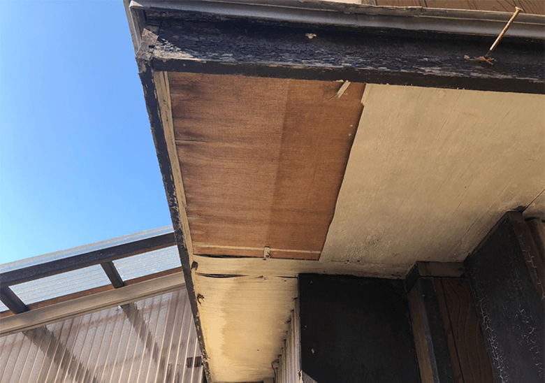 火災保険活用事例2 軒天井の剥がれ(台風被害)